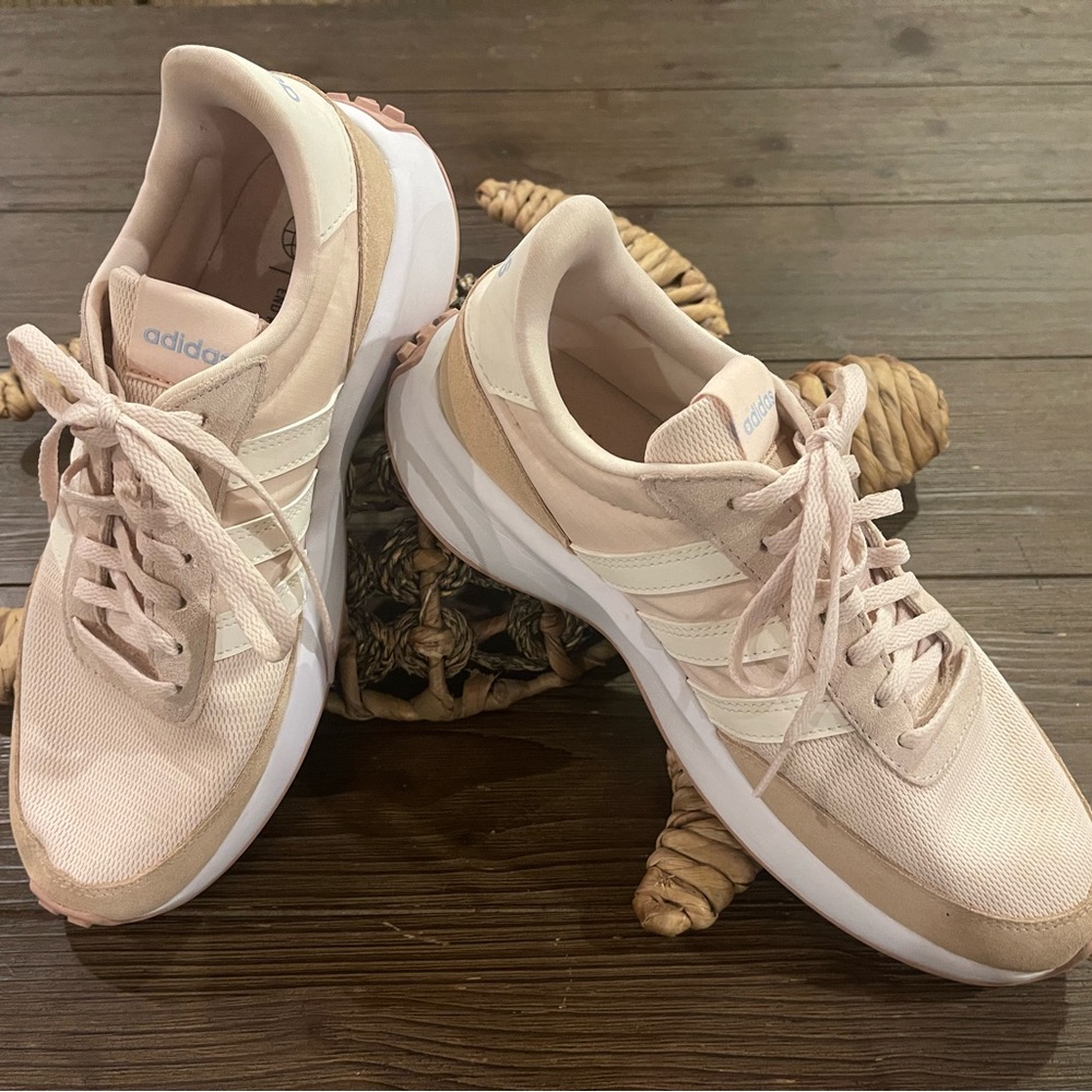 Adidas Womens RUN 70S Shoes Size 8.5
